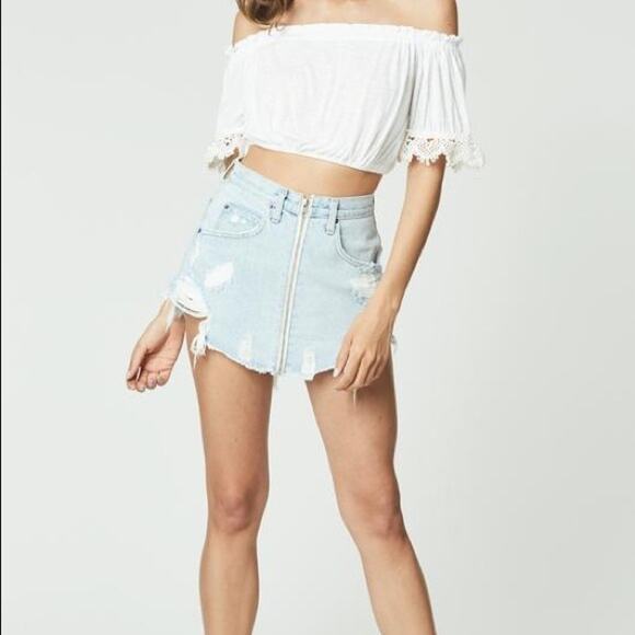 Carmar Full Zip Light Wash Distressed Raw Hem Denim Skirt Size 26 - Picture 2 of 10